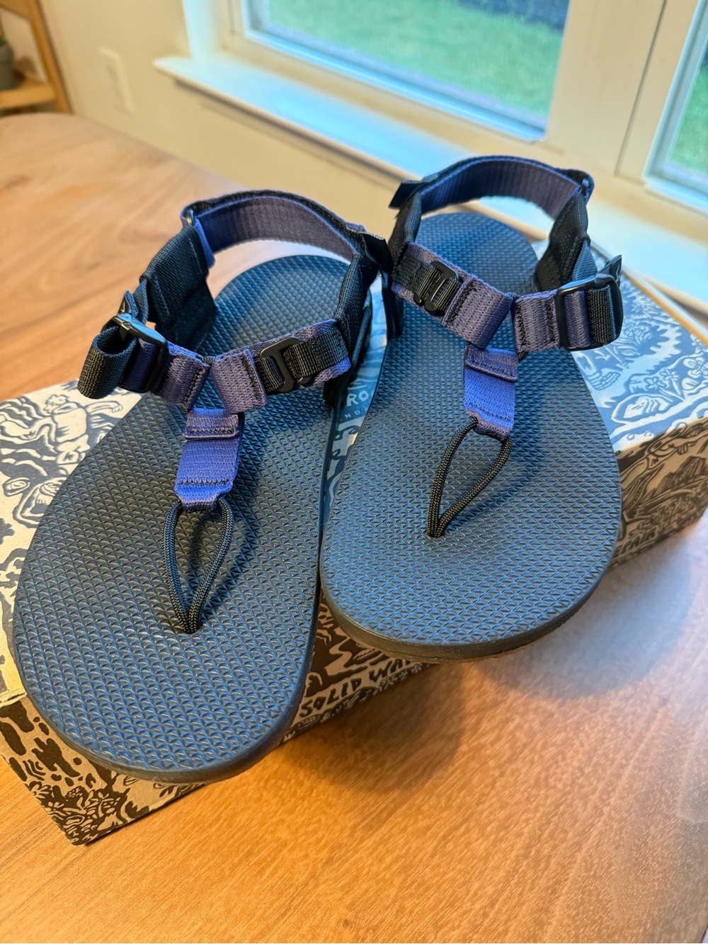 Bedrock Cairn Sandals NEW sz 8 lupine purple